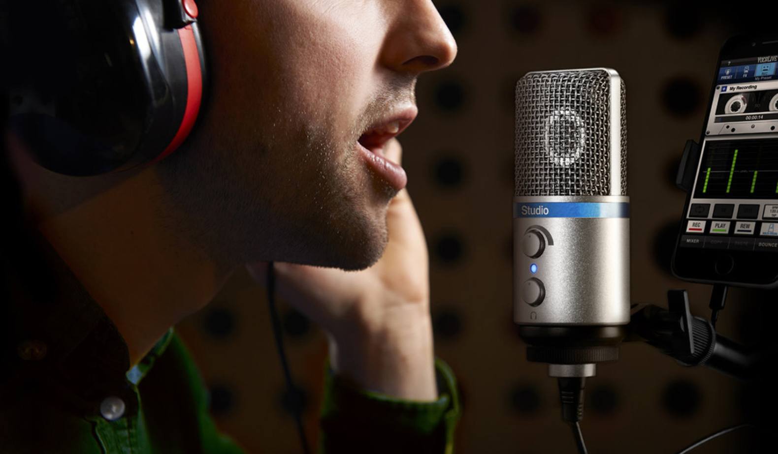 Голосом можно озвучить. IRIG Mic Studio. Студия звукозаписи микрофон. Микрофон в студии. Микрофон для звукозаписи.